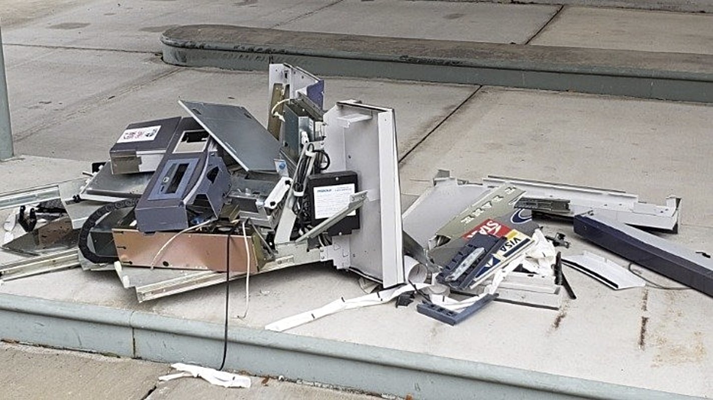 The ATM blown up by the interstate criminal duo